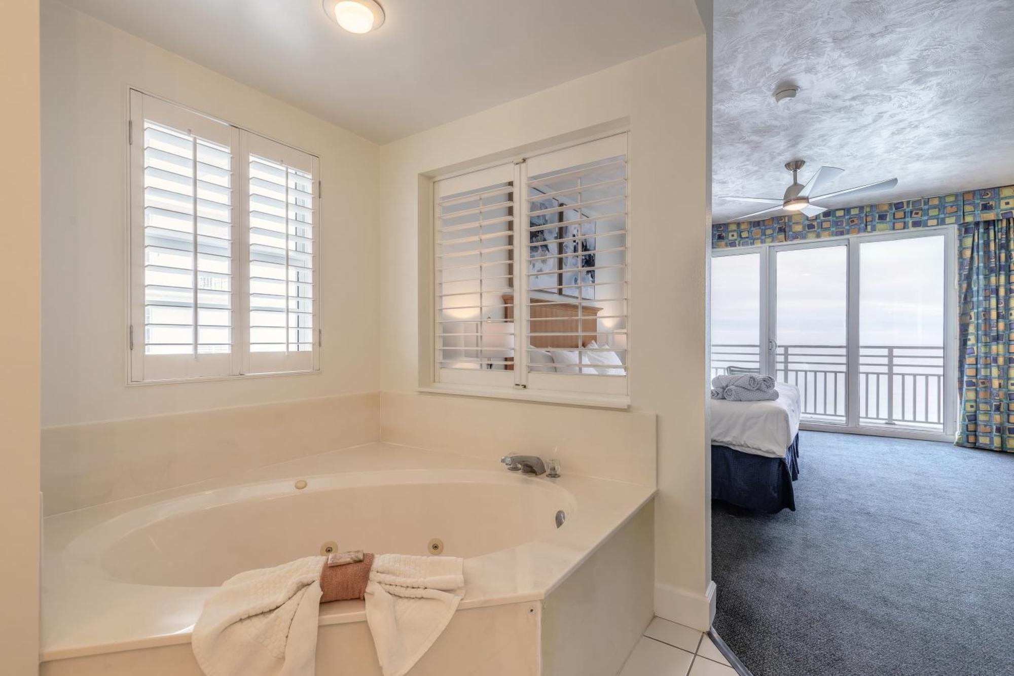 Beachfront Bliss At Ocean Walk Resort - Unit 1701 Daytona Beach Zewnętrze zdjęcie